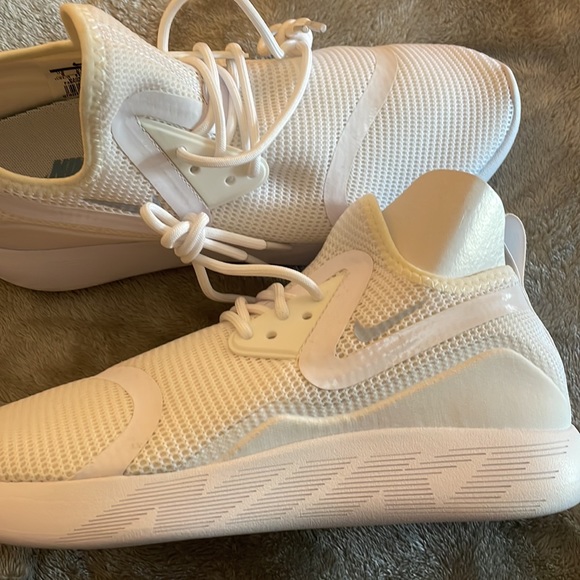 Nike, white, size 9 sneakers. WOMENS - Picture 2 of 6